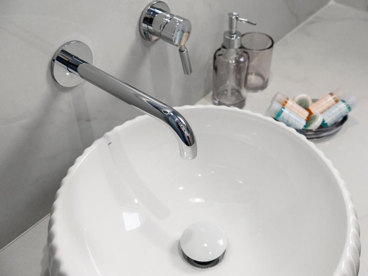 Nafsika Suites (Adults Only) Неа Мудания Екстериор снимка