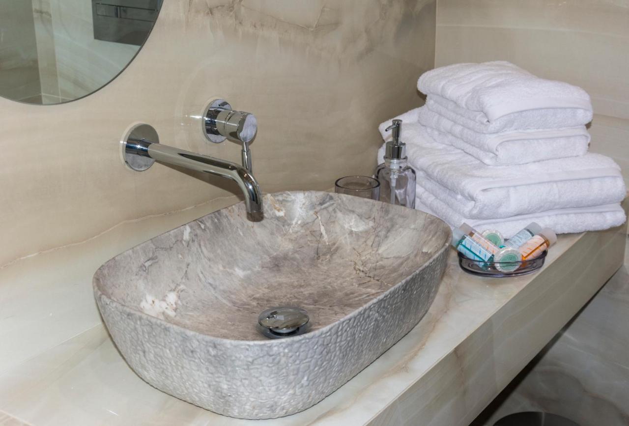 Nafsika Suites (Adults Only) Неа Мудания Екстериор снимка