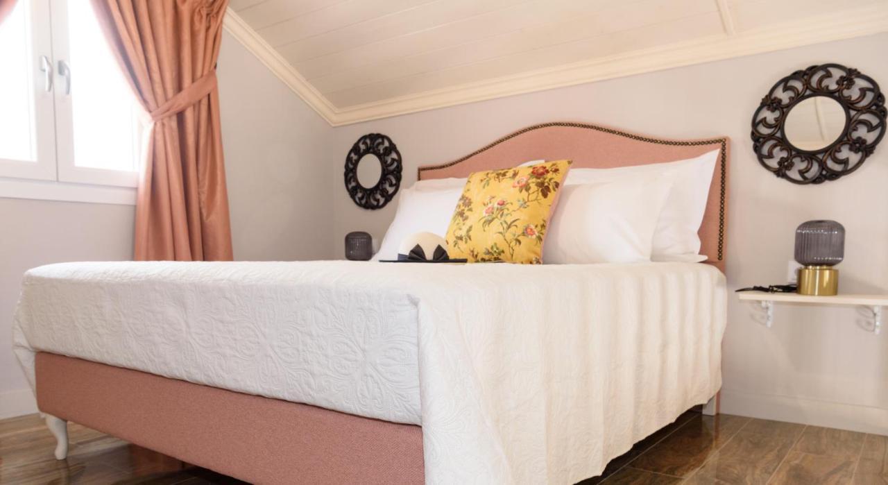 Nafsika Suites (Adults Only) Неа Мудания Екстериор снимка