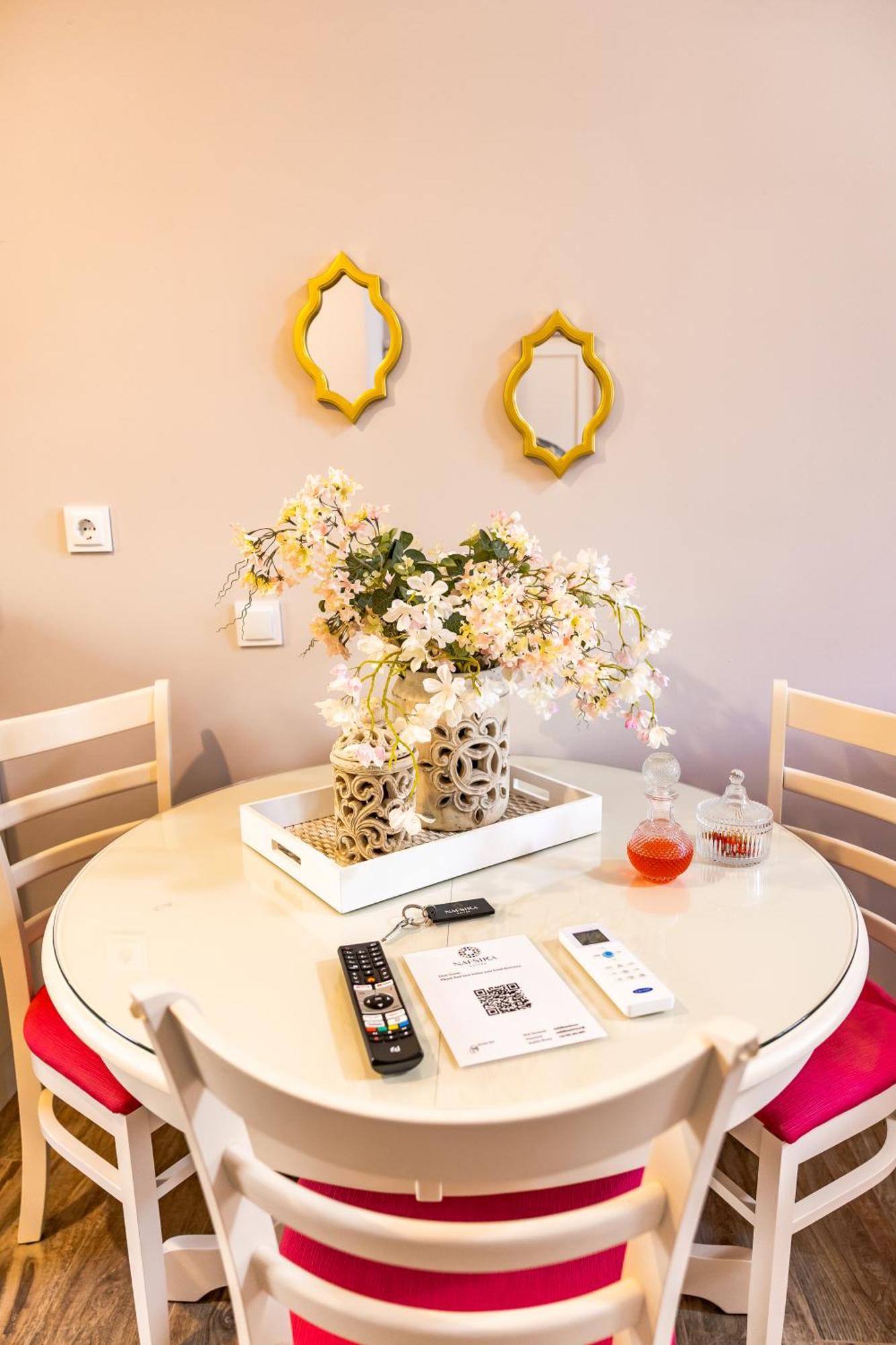 Nafsika Suites (Adults Only) Неа Мудания Екстериор снимка